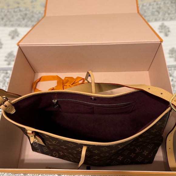 Louis Vuitton CarryAll MM - Picture 16 of 17